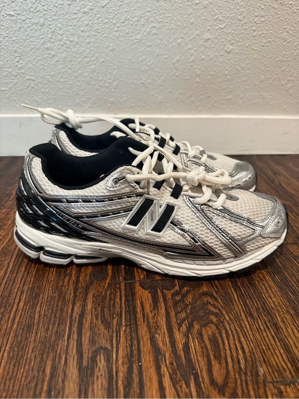 New Balance 1906R - Silver metallic Black Athletic Sneakers Size 12M/13.5W - Picture 5 of 10